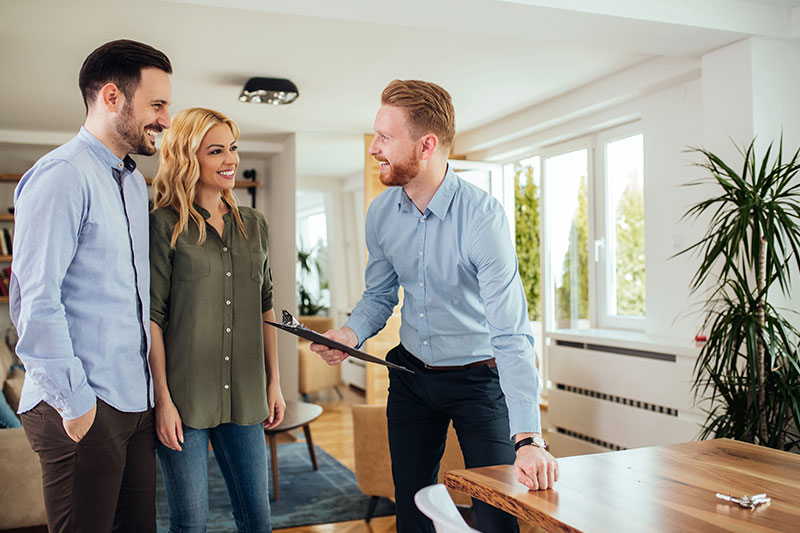 Wohnung verkaufen Nordend – Immobilienmakler berät Eigentümerpaar persönlich beim Wohnungsverkauf in Frankfurt Nordend.